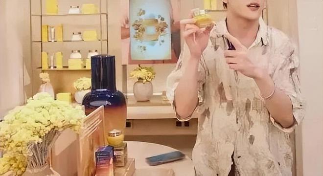 退市曾是中产最爱如今靠县城贵妇“续命”j9九游会真人游戏第一450亿美妆巨头(图8)