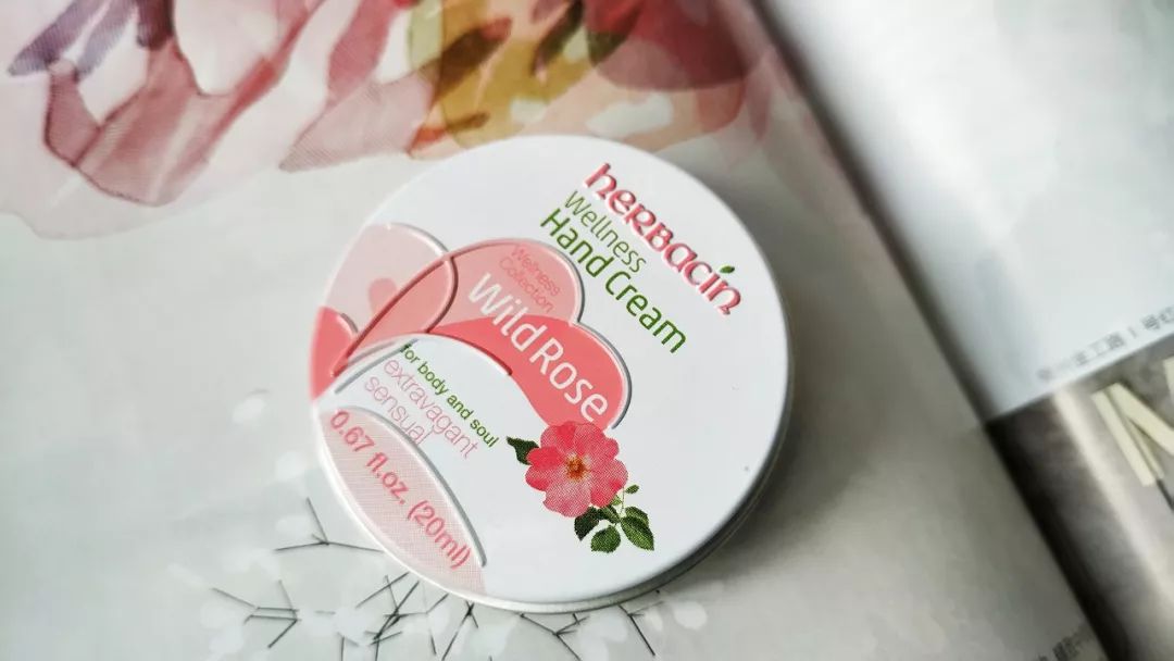 德国小甘菊护手霜出限量礼盒啦！J9国际集团拥有112年历史的(图7)